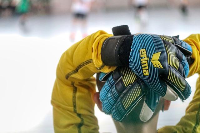 How to Play Indoor Soccer? Tips for Indoor Football Fun! 9 Utilizing Indoor Soccer Drills to Improve Your Skills