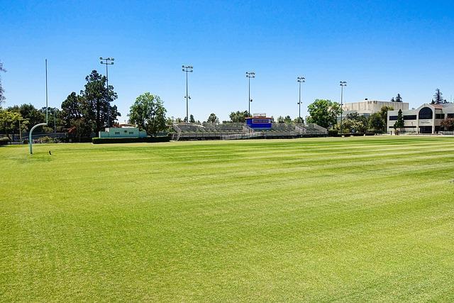 Can College Soccer Players Play Club Too? Maximizing Playing Opportunities! 2 Can College Soccer Players Balance Club and College Commitments?