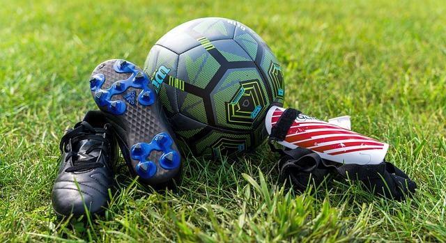 Cleat Compatibility: Can U Play Football with Soccer Cleats? 2 Benefits of Using Soccer Cleats for Football Games