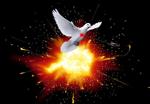 Potential ⁤conflicts⁢ and challenges⁣ of playing for ‍two clubs‌ at ⁢the⁢ same time