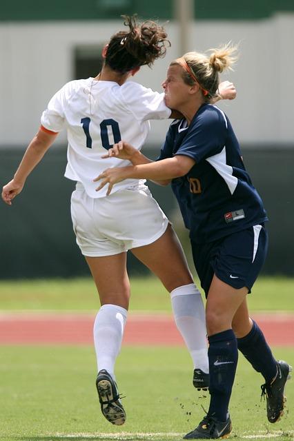Can You Play College Soccer and Go Back to Club? Transitioning Between Levels! 3 Balancing College Soccer Commitments with Club Team Demands
