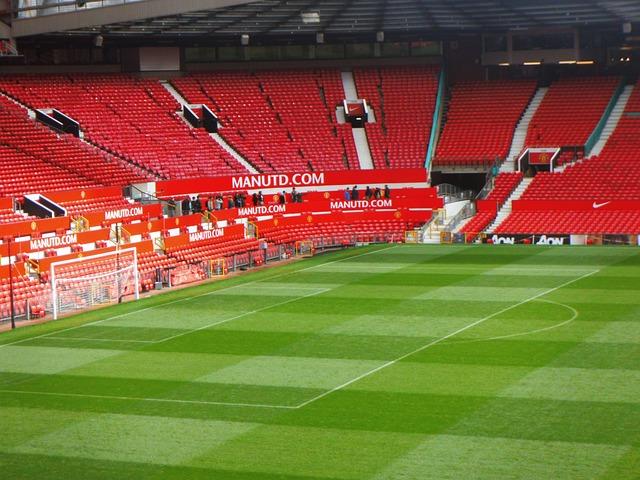 - Comparing Manchester United's Ownership Structure to Other‍ Top⁤ Clubs
