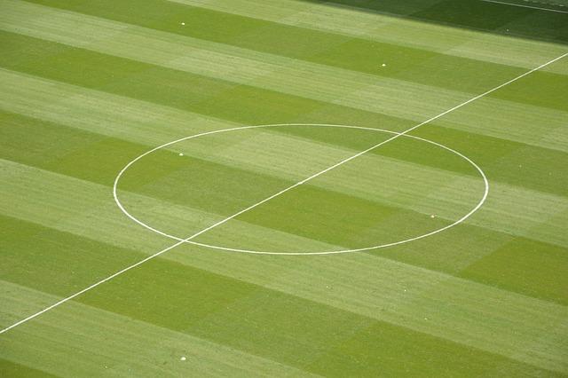 How Many Positions in Soccer High School? Understanding Player Roles! 4 Exploring the Midfield Positions and Responsibilities